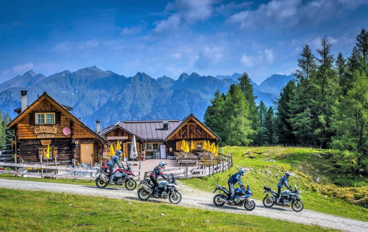 Grizzly Sport & Motorrad Resort Sankt Margarethen im Lungau Exterior foto
